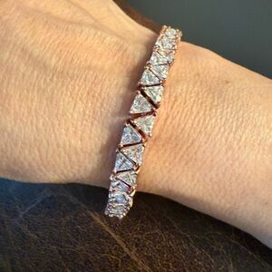 Nolan Miller 8” Bracelet – Triangular Cut Crystal Link Design